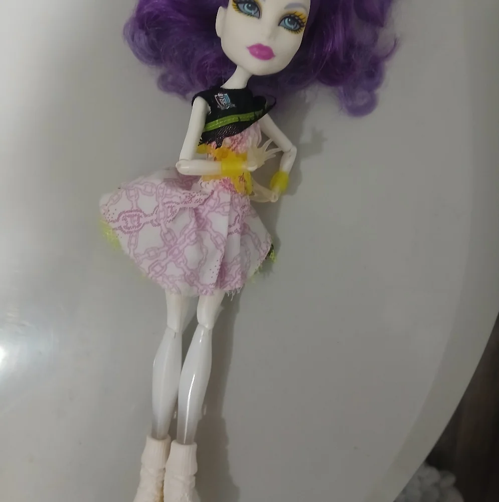 Monster HIGH DOLL - Picture 1 of 1